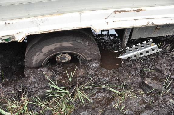 Caminhão atolado perto da Aldeia Aponwao, na Grand Sabana, na Venezuela